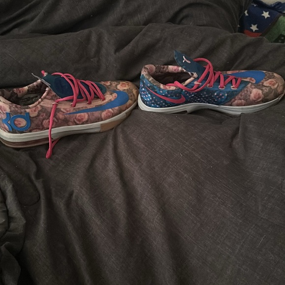 Basketball shoes - Picture 3 of 4